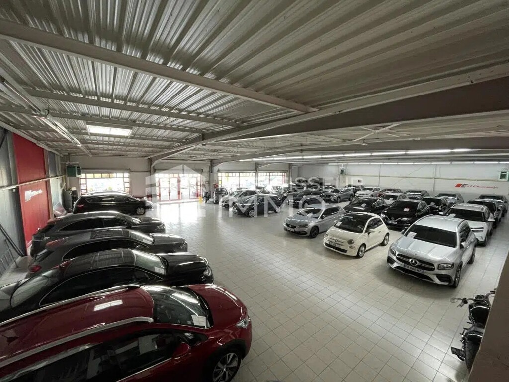 Location Commerce 904 m² - Photo 1