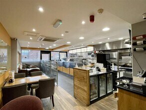 80-86 Furtherwick Rd, Canvey Island to rent Interior Photo- Image 2 of 7