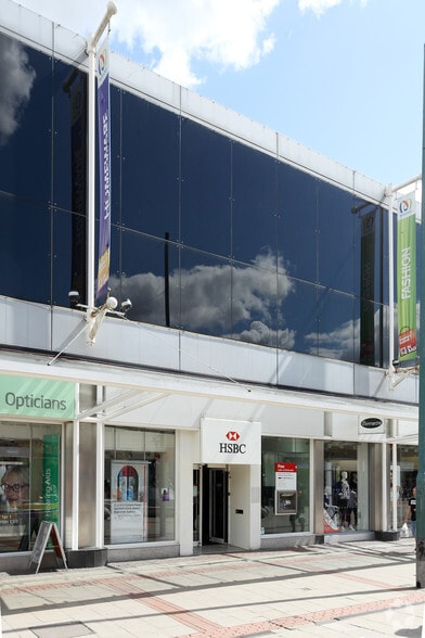 Marlowes, Hemel Hempstead to rent - Building Photo - Image 2 of 68