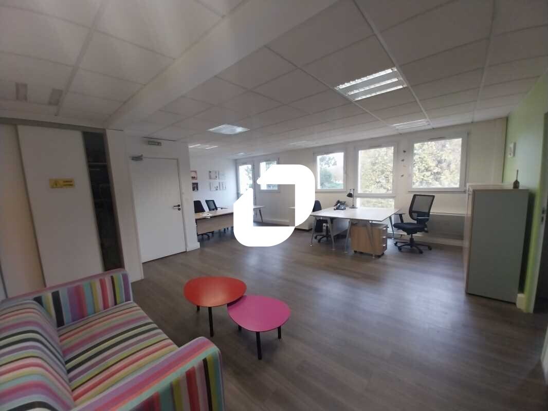 Office in Saint-Germain-en-Laye to rent Interior Photo- Image 1 of 9