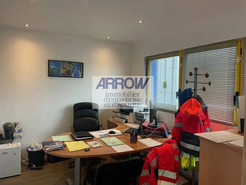 Light Industrial in GRANDCHAMP-DES-FONTAINES to rent - Building Photo - Image 3 of 3