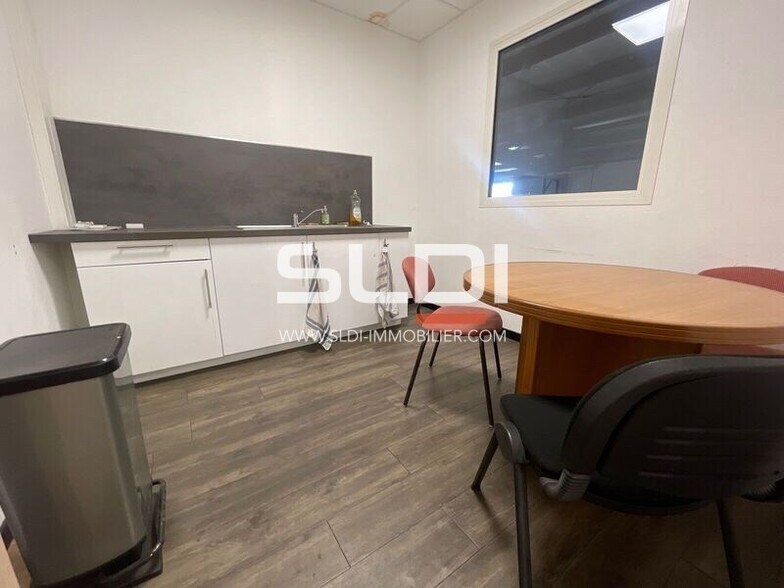 Light Industrial in Mornant to rent - Interior Photo - Image 3 of 7