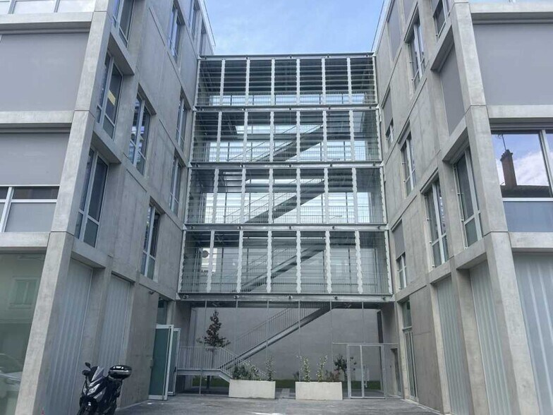 28 Rue Mansard, Villeurbanne to rent - Building Photo - Image 2 of 14