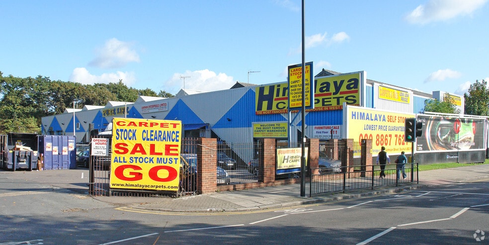 Uxbridge Rd, Southall to rent - Building Photo - Image 3 of 6