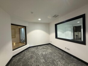 Tarn Ln, Leeds to rent Interior Photo- Image 1 of 7