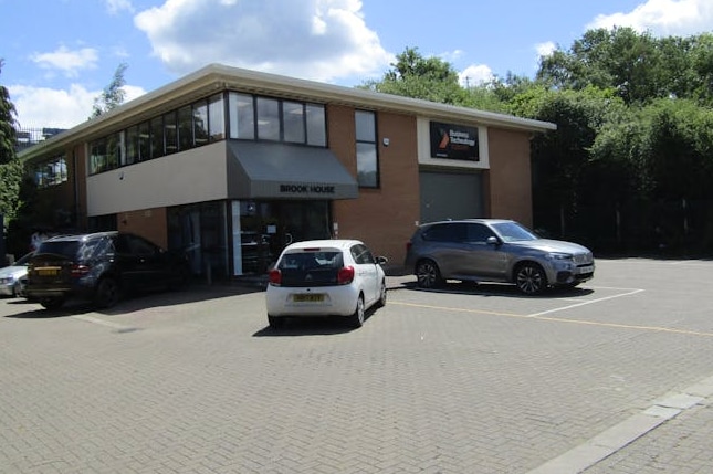 Downmill Rd, Bracknell to rent Building Photo- Image 1 of 5