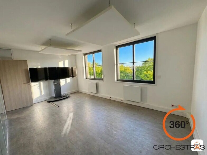 Office in Lognes to rent - Building Photo - Image 2 of 14