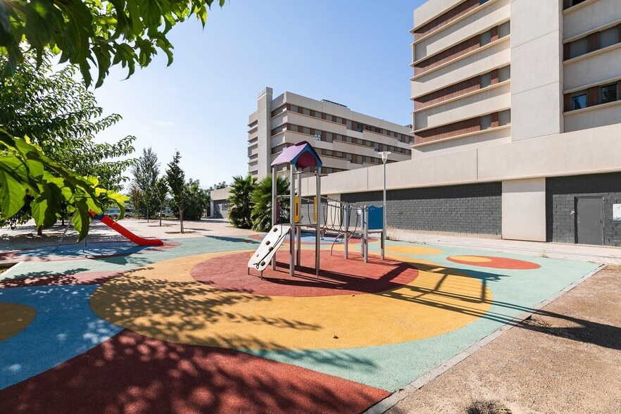 Calle Actriz Fabiana Laura, Granada, Granada for sale - Building Photo - Image 3 of 18