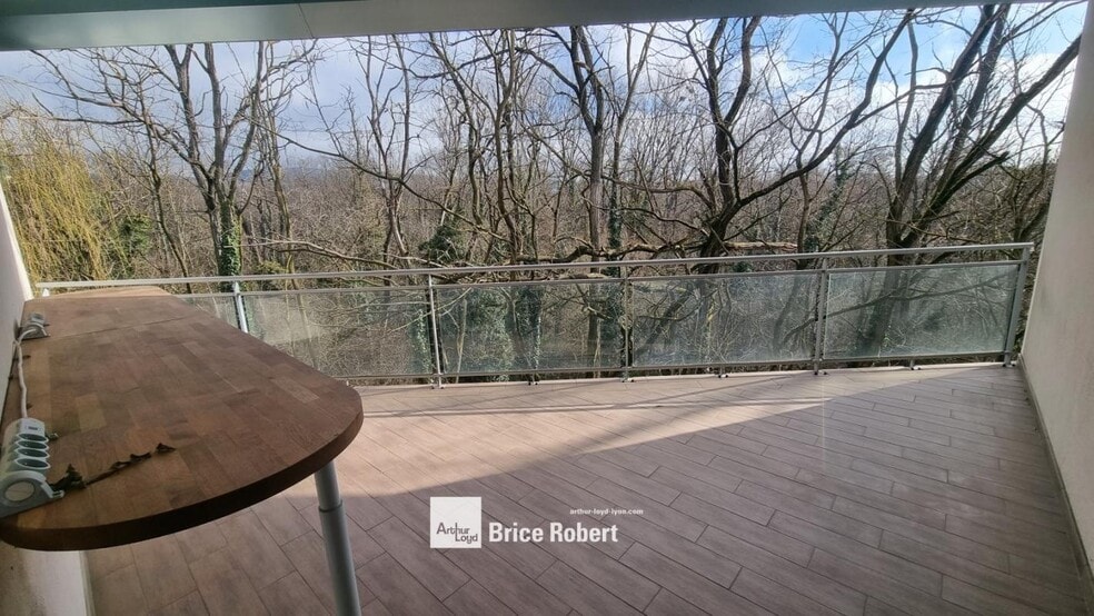 9 Chemin Du Jubin, Dardilly to rent - Building Photo - Image 3 of 9
