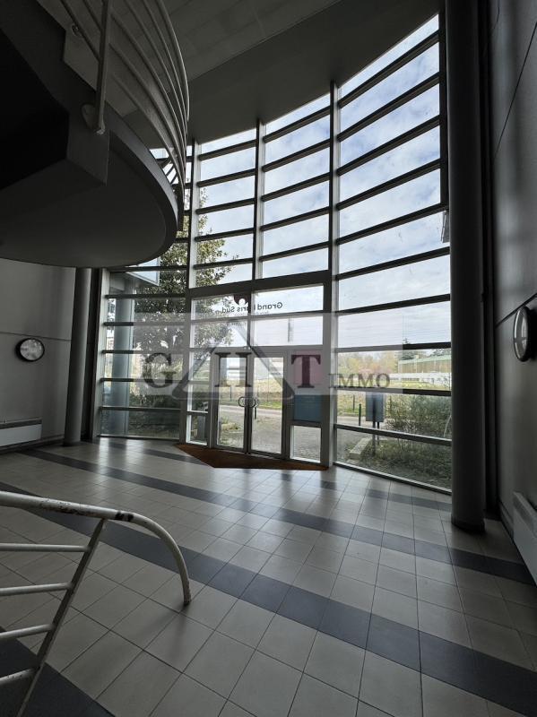 Office in Grigny for sale Lobby- Image 1 of 4