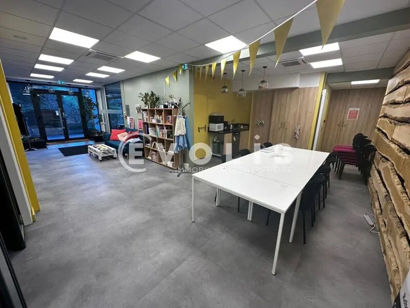 Location Bureaux 166 m² - Photo 1