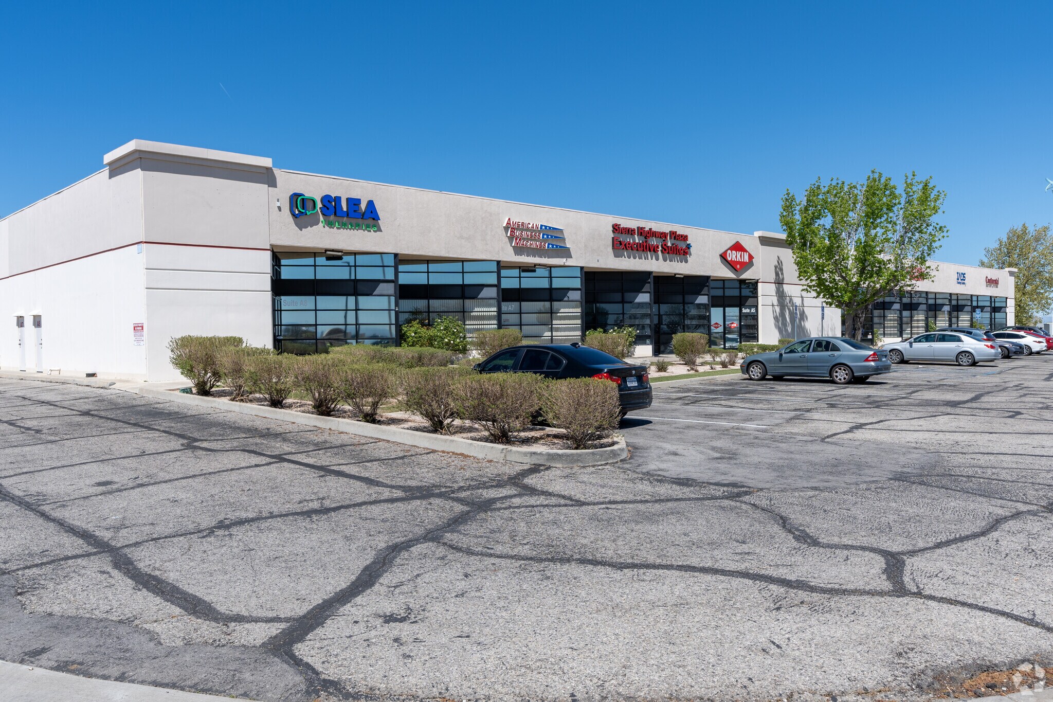 190 Sierra Ct, Palmdale, CA for sale Primary Photo- Image 1 of 1