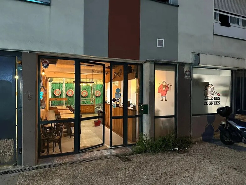 Retail in Paris for sale - Building Photo - Image 1 of 3