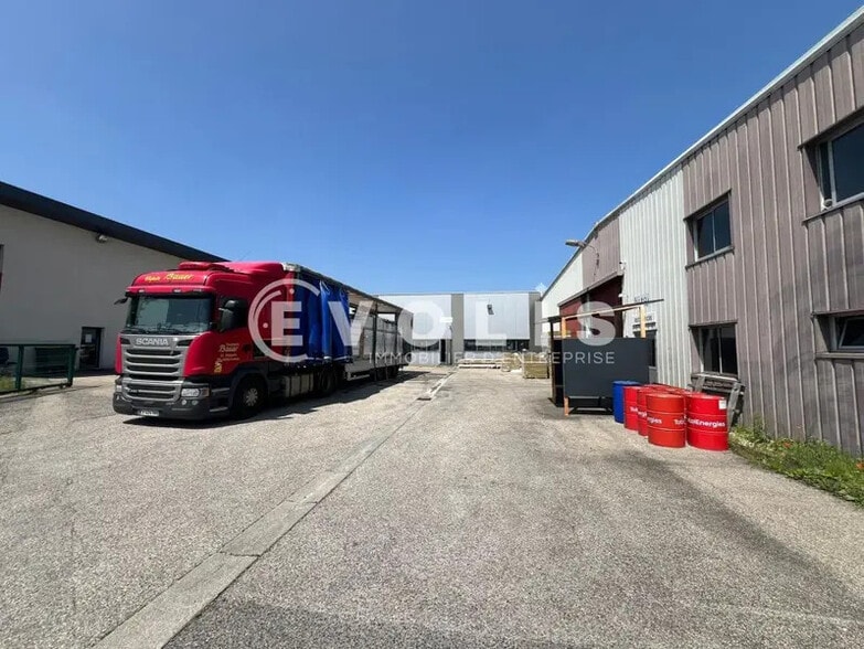 Light Industrial in Brignais to rent - Building Photo - Image 3 of 13