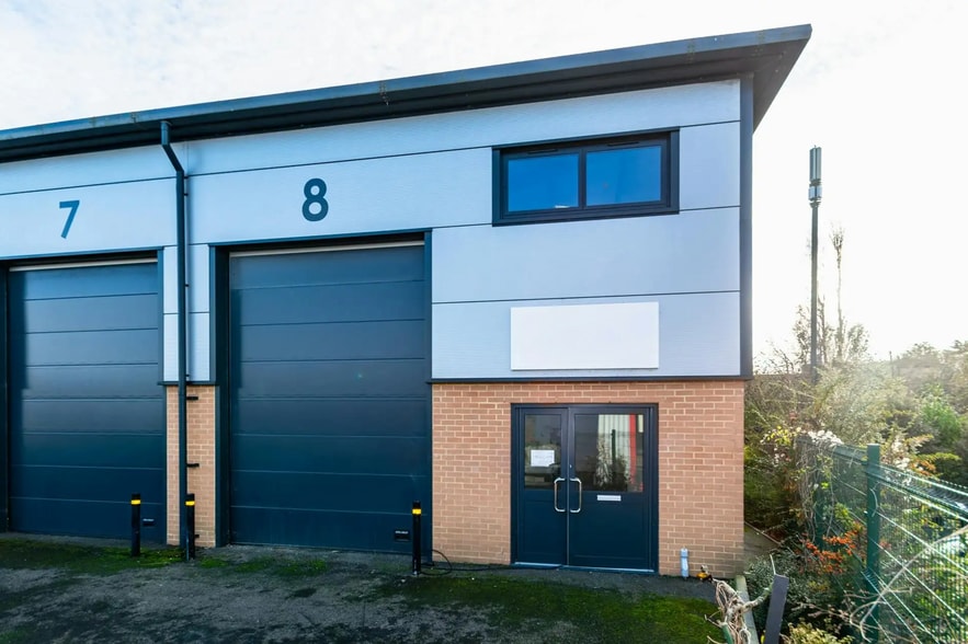 Wharfdale Rd, Bournemouth to rent - Building Photo - Image 1 of 4