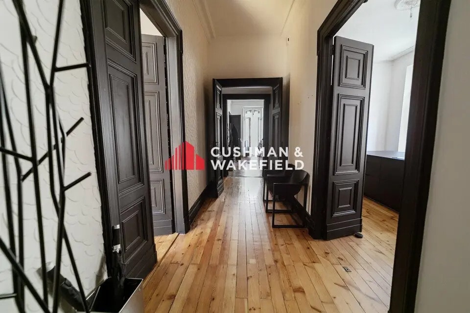 Location Bureaux 165 m² - Photo 1