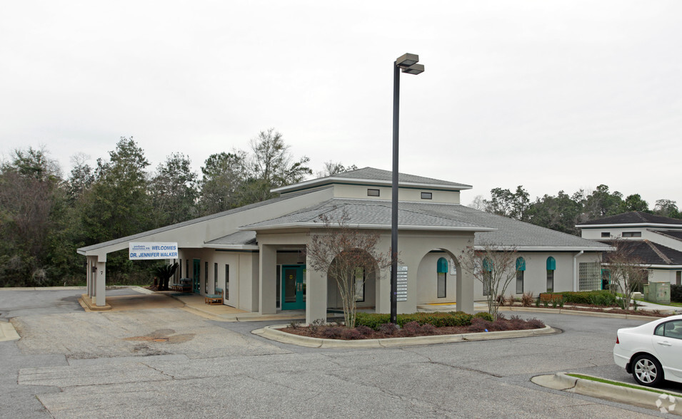 5190 Bayou Blvd, Pensacola, FL for rent - Primary Photo - Image 1 of 8