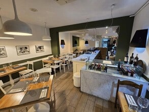 Retail in L'Hospitalet de Llobregat, Barcelona to rent Interior Photo- Image 2 of 11