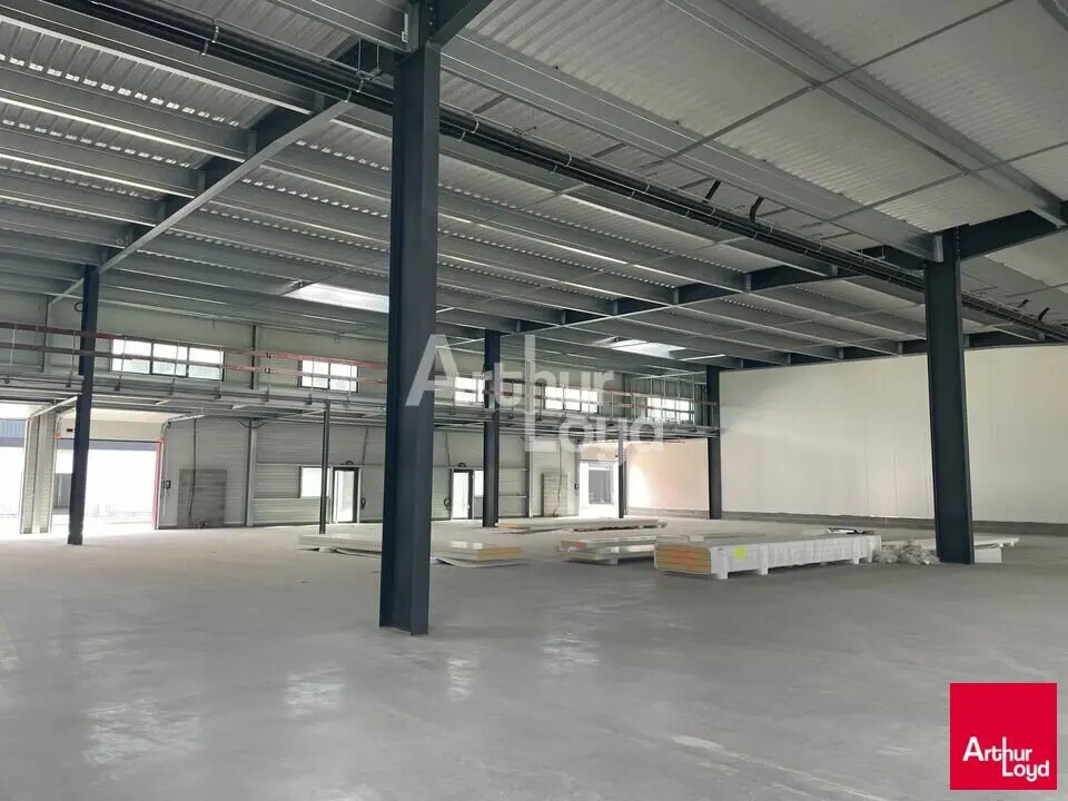 Location Local d'activités 331 m² - Photo 1