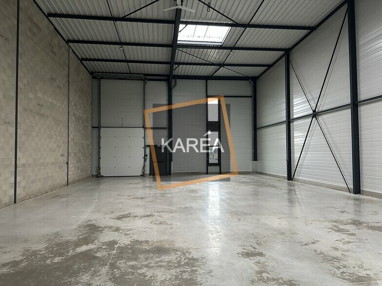 Industrial in Serris to rent - Building Photo - Image 3 of 5