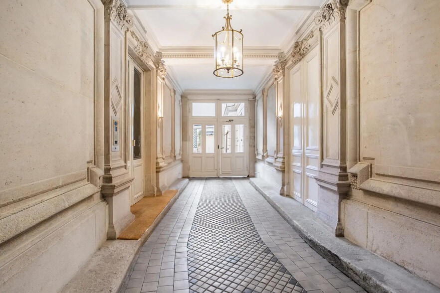 Build-to-Rent in Paris for sale - Lobby - Image 3 of 3