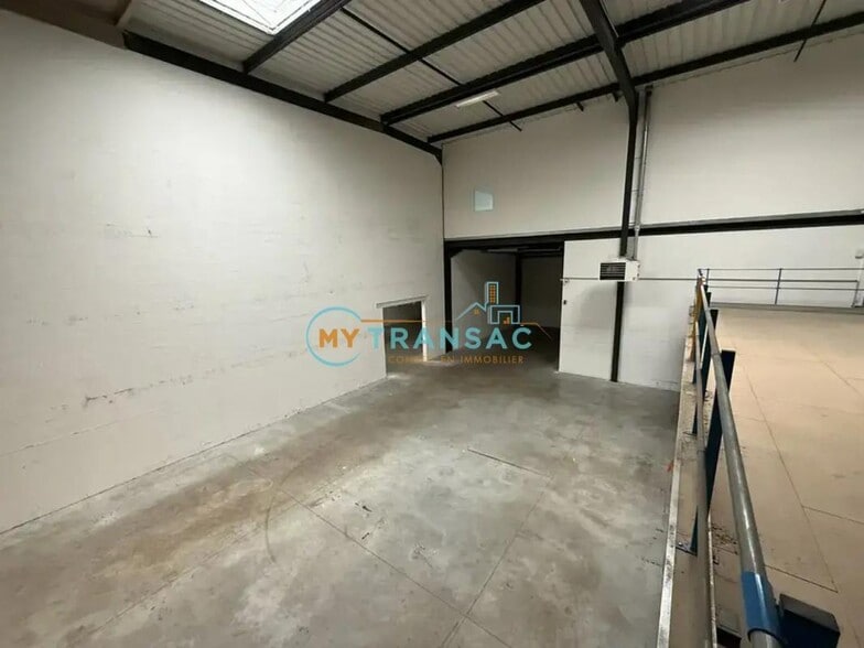 Light Industrial in Saint-Denis to rent - Interior Photo - Image 2 of 15