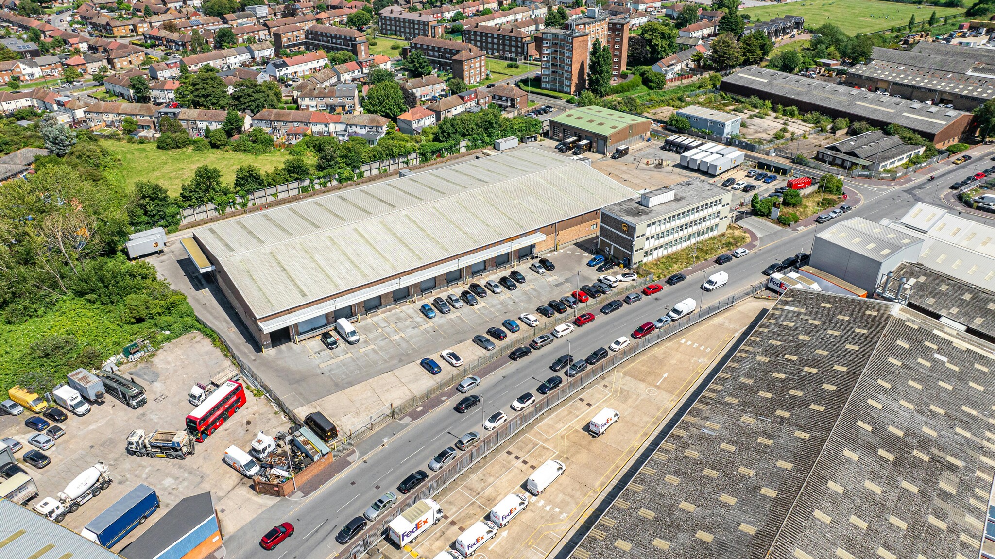 3-5 Thames Rd, Barking to rent Primary Photo- Image 1 of 6