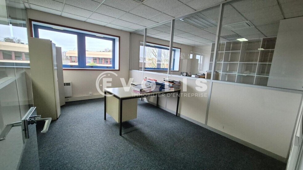 Office in Collegien to rent - Interior Photo - Image 2 of 9