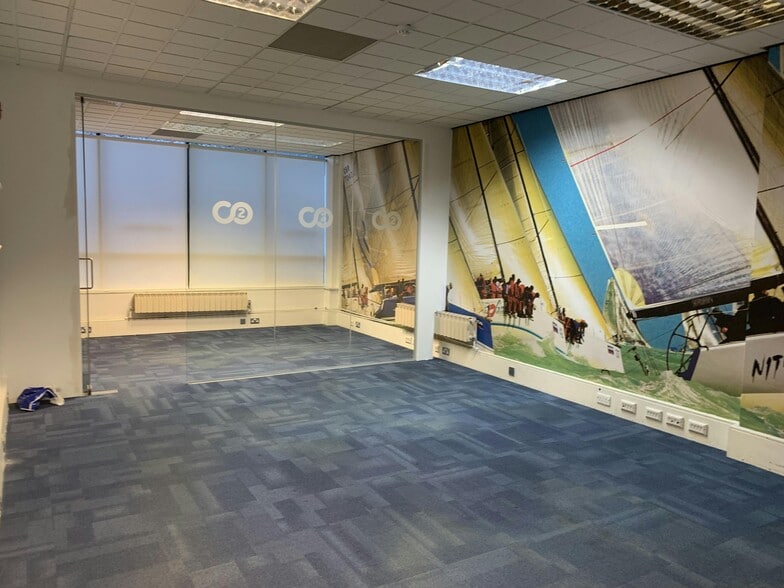 Gillette Way, Reading to rent - Interior Photo - Image 2 of 7