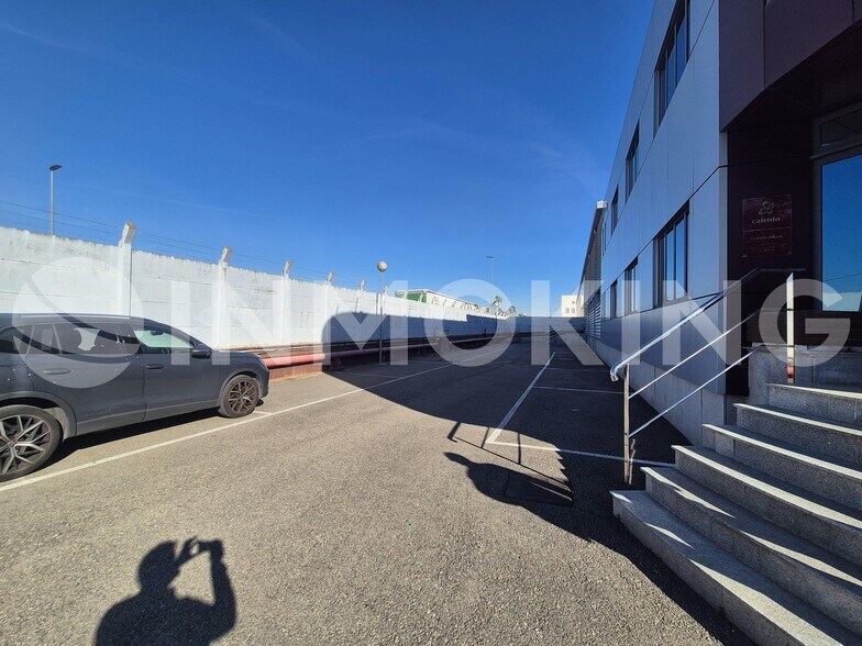 Industrial in Alzira, Valencia to rent - Building Photo - Image 2 of 3