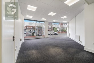 8 Stoneleigh Park Rd, Epsom to rent Interior Photo- Image 1 of 6