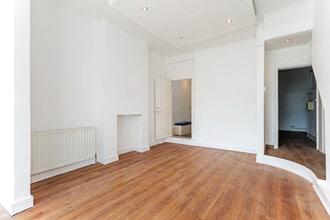 193 Replingham Road, London to rent Interior Photo- Image 2 of 5