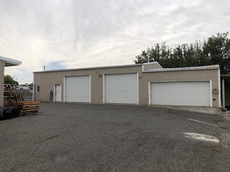 536 W Deschutes Ave, Kennewick, WA for rent - Building Photo - Image 2 of 6