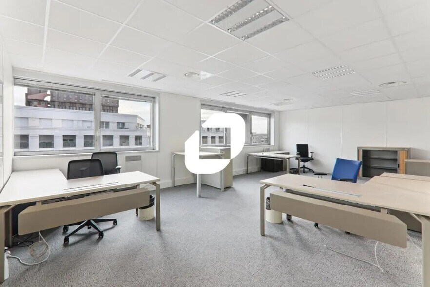 Office in Noisy-le-Grand to rent - Interior Photo - Image 2 of 3