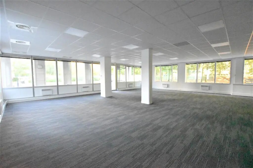 Office in Villepinte for sale Building Photo- Image 1 of 8