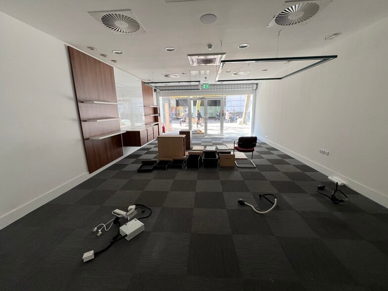 32 North End, Croydon to rent - Building Photo - Image 2 of 3