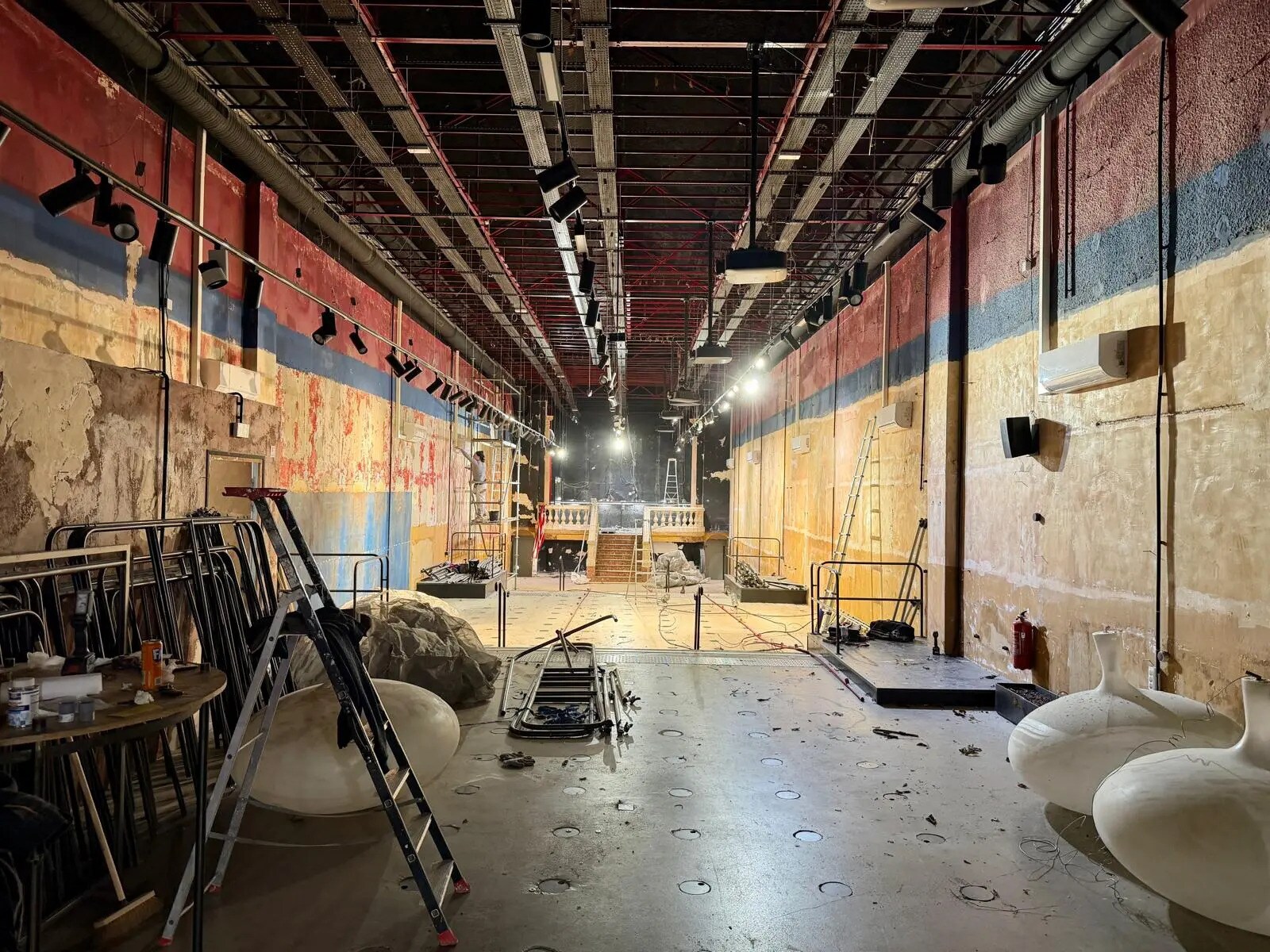 Retail in Paris to rent Interior Photo- Image 1 of 2