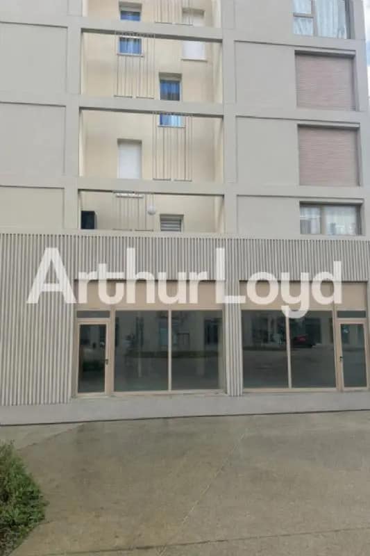 Location Commerce 106 m² - Photo 1