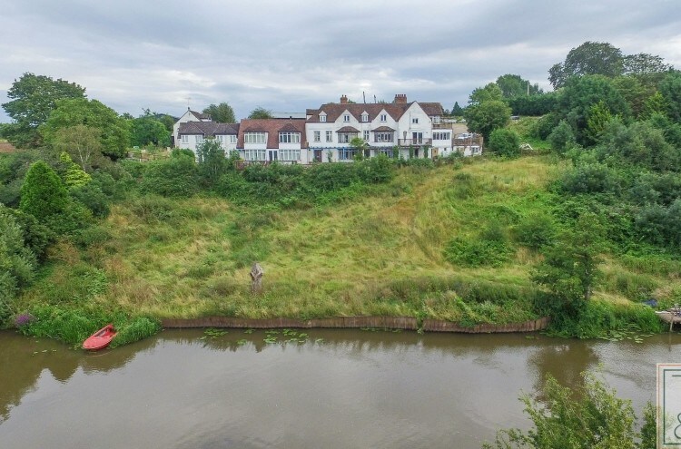 The Parks, Evesham for sale Primary Photo- Image 1 of 1