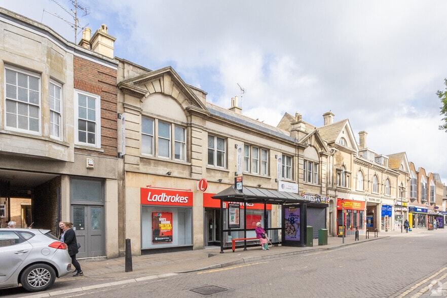 8-14 Broadway, Peterborough to rent - Building Photo - Image 2 of 2