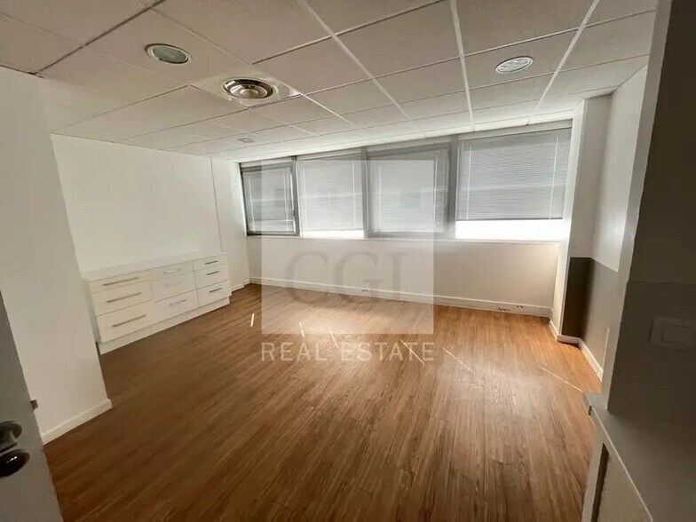 Office in Tassin-la-Demi-Lune to rent - Interior Photo - Image 3 of 8