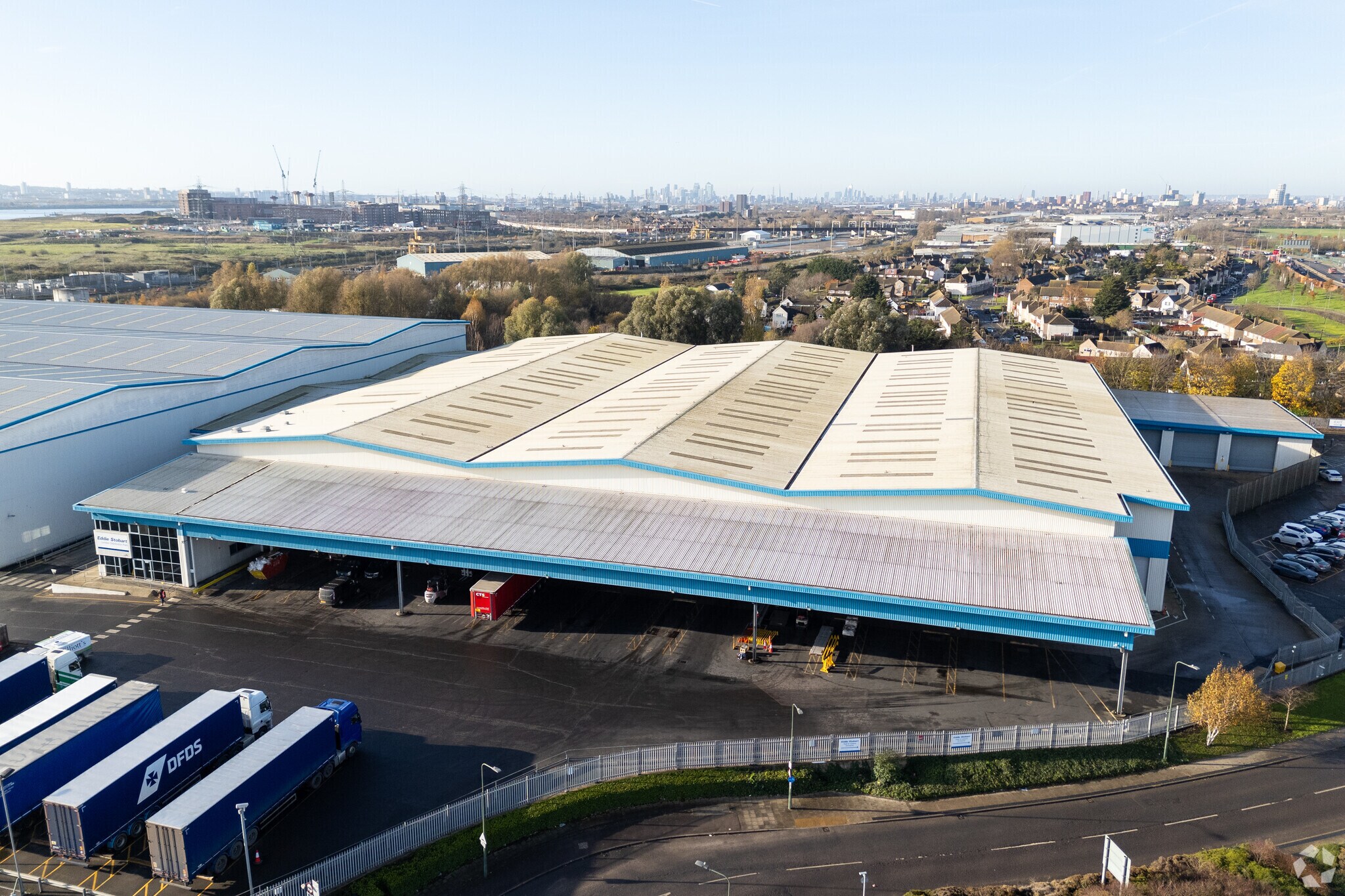 Choats Manner Way, Dagenham to rent Building Photo- Image 1 of 6