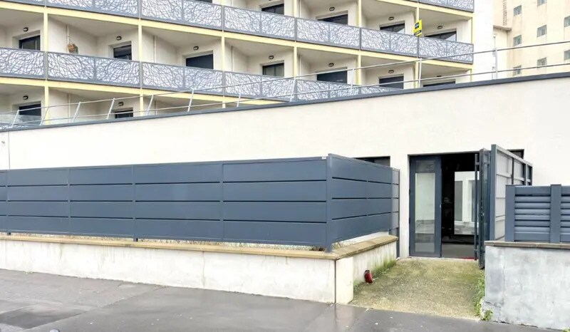 Retail in Courbevoie for sale Building Photo- Image 1 of 17