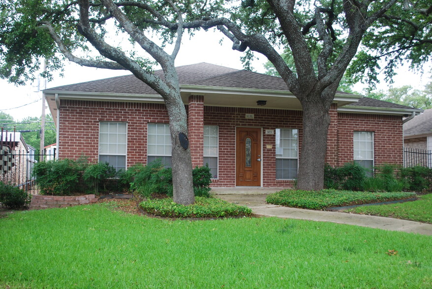 103 E Main St, Pflugerville, TX for rent - Building Photo - Image 1 of 9