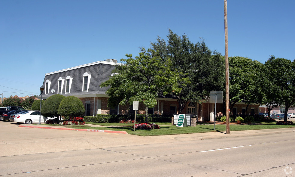 1615 W Abram St, Arlington, TX for rent - Building Photo - Image 2 of 7