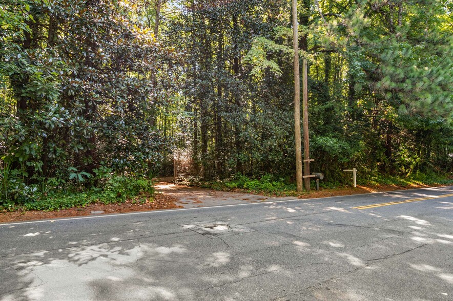 5635 Lake Forrest Dr, Atlanta, GA for sale - Other - Image 1 of 8