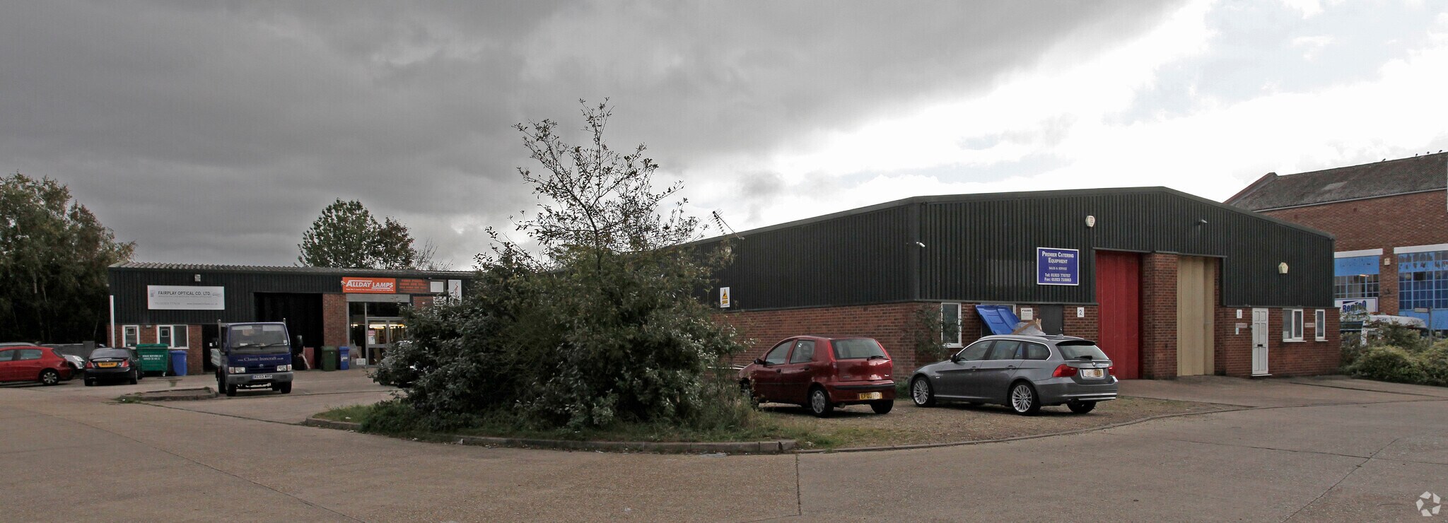 Olds Clos, Watford for sale Primary Photo- Image 1 of 1