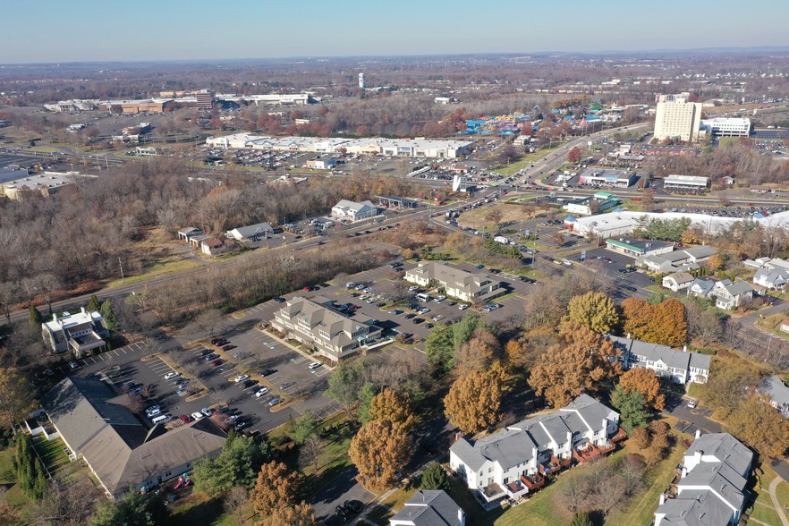 333 N Oxford Valley Rd, Fairless Hills, PA for sale - Building Photo - Image 1 of 1