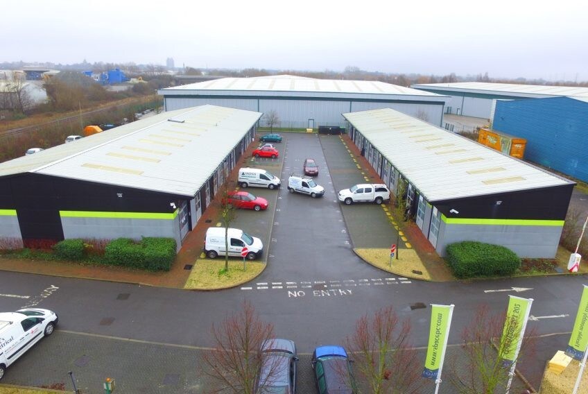 Smeaton Close, Aylesbury for sale Primary Photo- Image 1 of 1