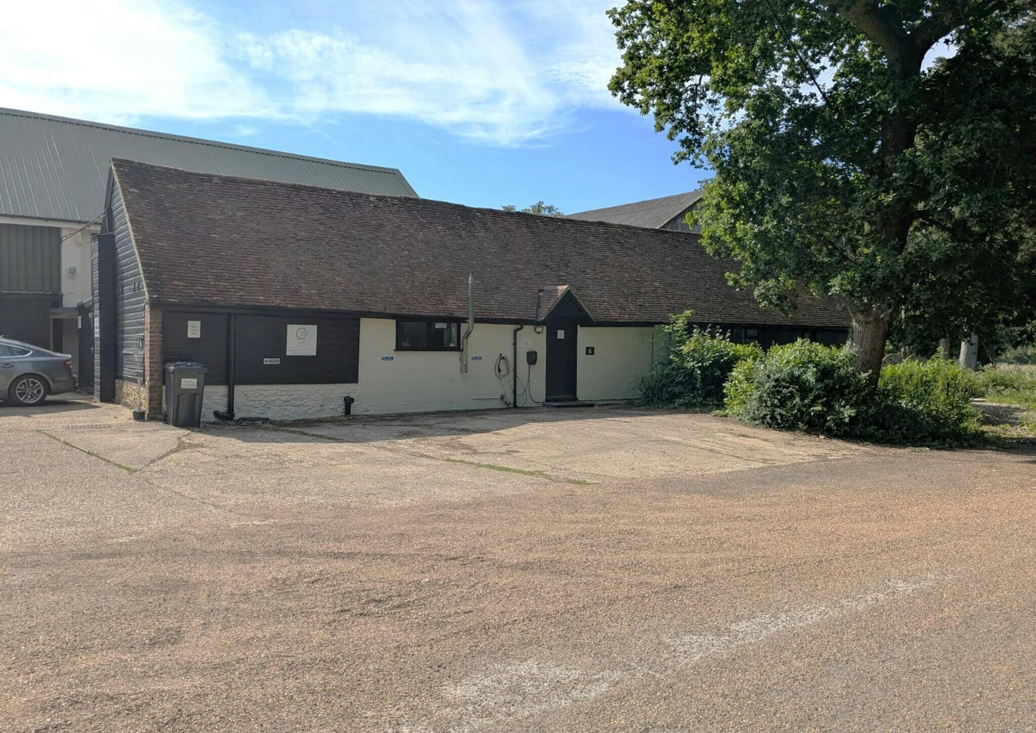 Loseley Park, Guildford to rent Building Photo- Image 1 of 2